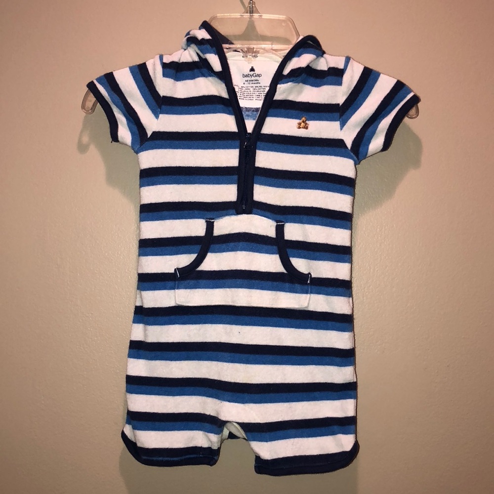 Gap terry short tail with hood 6-12 mo